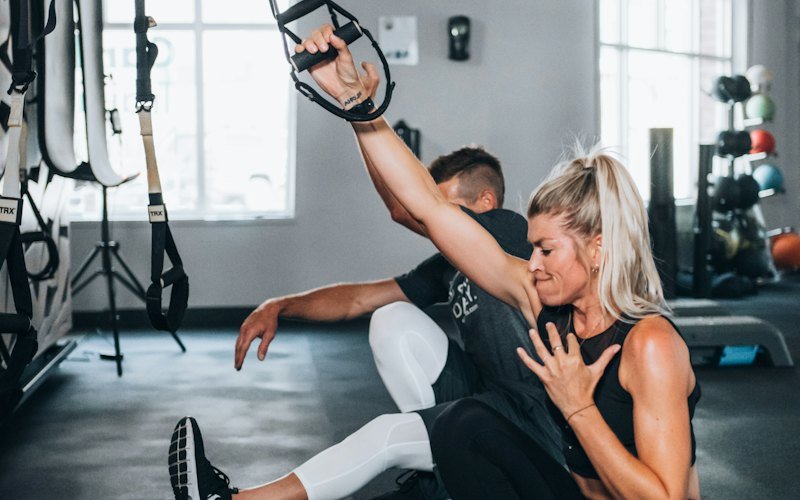 Concept di sito web per uno studio di fisioterapia sportiva: allenamento assistito con cinghie in sospensione